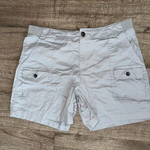 Women Light Gray Cargo Shorts‎